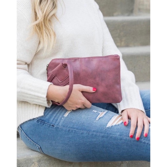 Weekend Wristlet Clutch - Picture 3 of 4